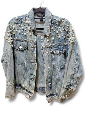 Pearl-Embellished Light Wash Denim Jacket - Blue